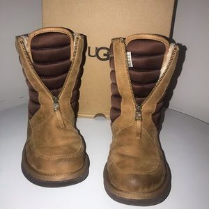 TREADLITE BY UGG. Water resistant women’s boots. Size 6. Chestnut.